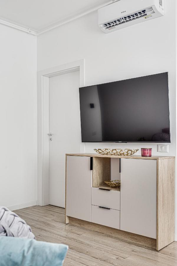 Elegant Apartment Near Afi & Atrium Mall 阿拉德 外观 照片
